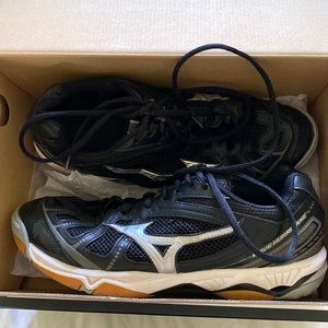Mizuno indoor volleyball court shoes
